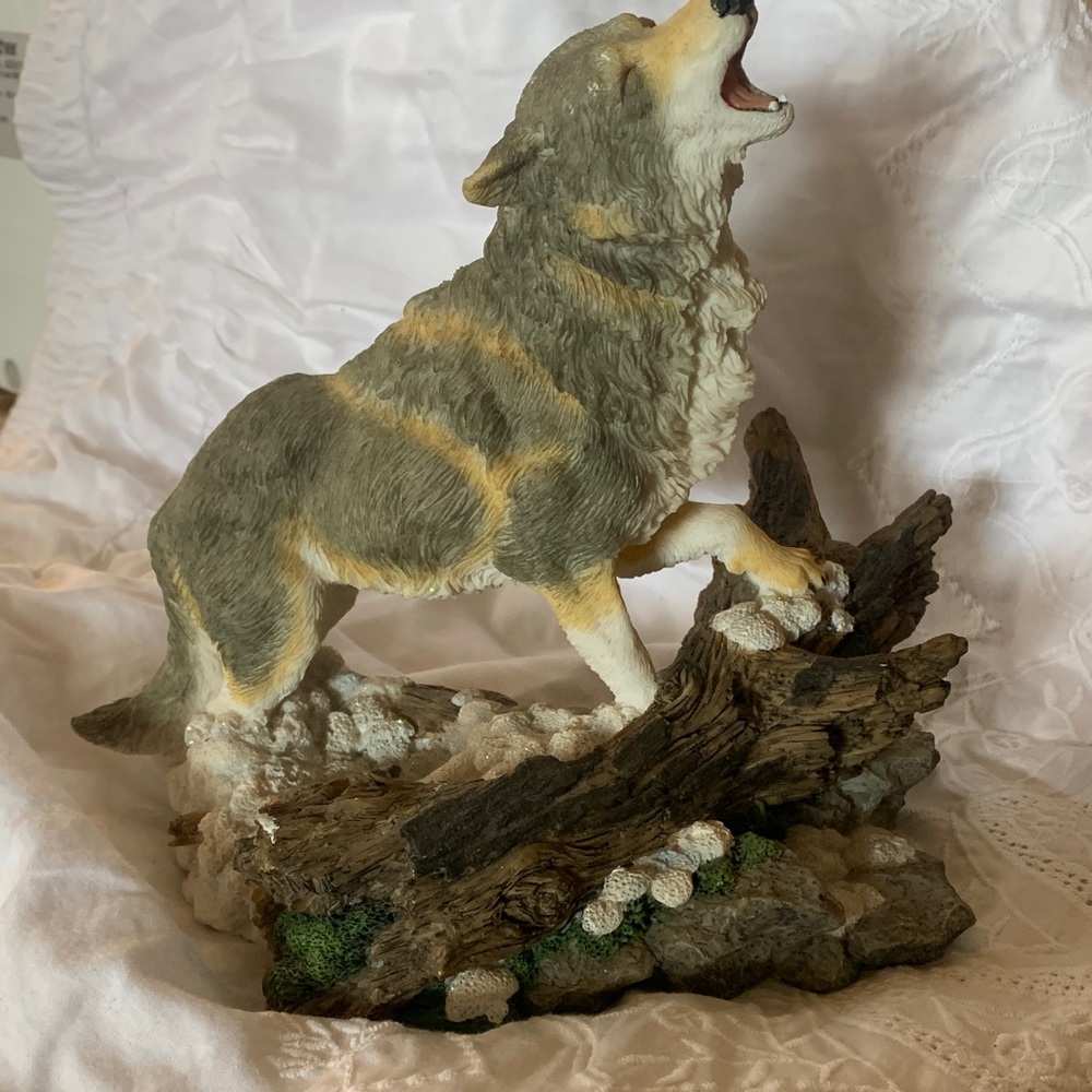 Howling Wolf Sculpture in Gray and Tan